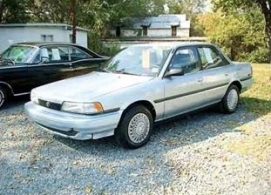 En el baúl de este Toyota Camry, gris, año 91, viajaba la señora Wanda Martínez