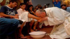 papa-francisco_lava_los_pies