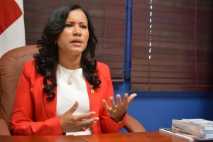 La fiscal Sonia Espejo solicita justicia para agentes del orden.