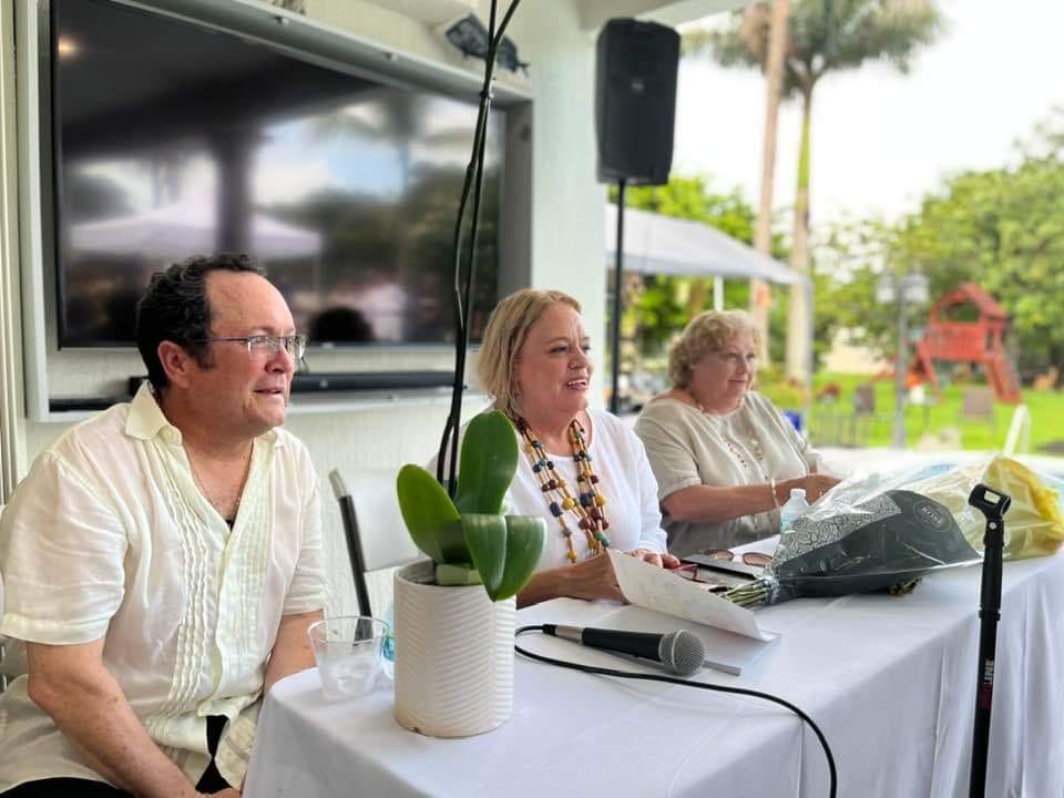 "Vivir en telarañas" poemas para colorear, nuevo título de la Editorial Akeru Publicaciones